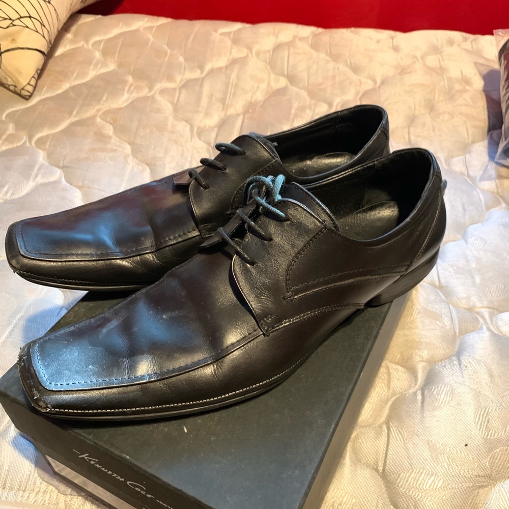 Black dress shoes